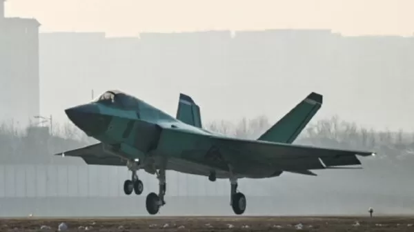 ▲殲-35綠皮機完成2026年公開首飛。（圖／翻攝微博）