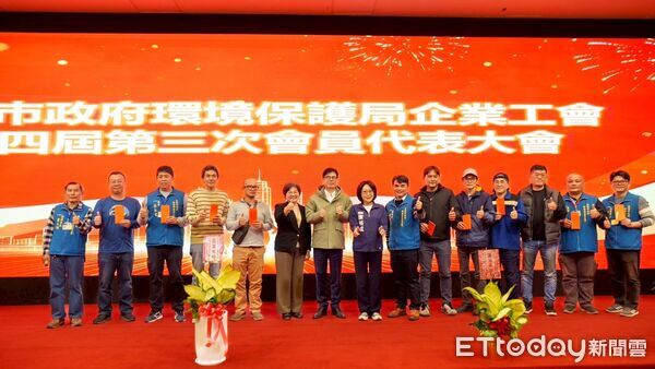 ▲▼年前發紅包力挺第一線　高雄加碼環保局清潔人員獎金至8000元。（圖／記者賴文萱翻攝）