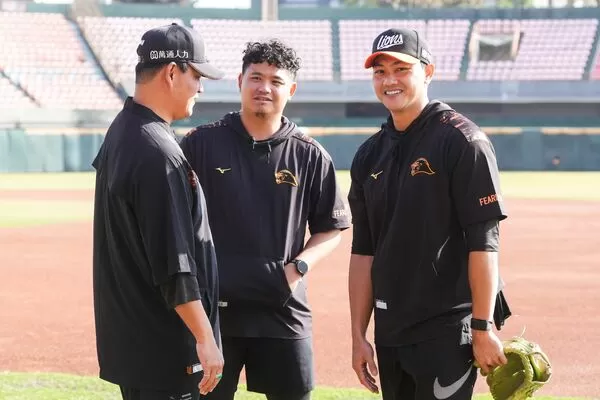 ▲潘威倫、江少慶、胡智爲。（圖／統一獅提供）