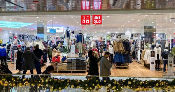 UNIQLO提醒，發熱衣若使用柔軟精或烘衣機，恐導致保暖機能失效。（圖／達志／美聯社）