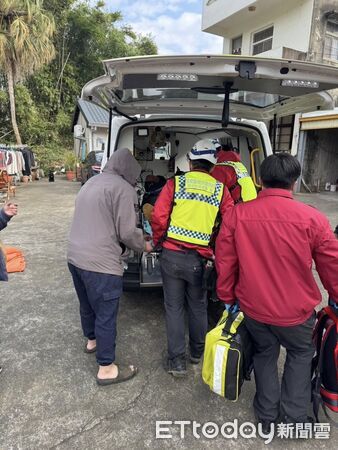 ▲苗栗縣頭屋鄉昨發生疑似虎頭蜂攻擊4位民眾事件，胡姓男子被螫傷20多處，出現無法呼吸、送醫插管治療中。（圖／記者楊永盛翻攝）