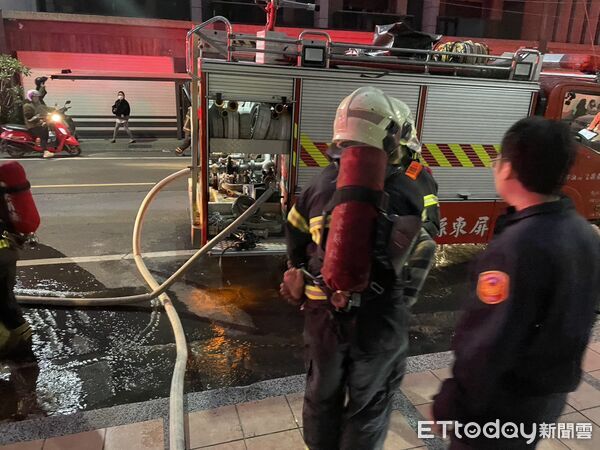 ▲▼屏東內埔鄉光華街大樓火警。（圖／記者陳崑福翻攝）