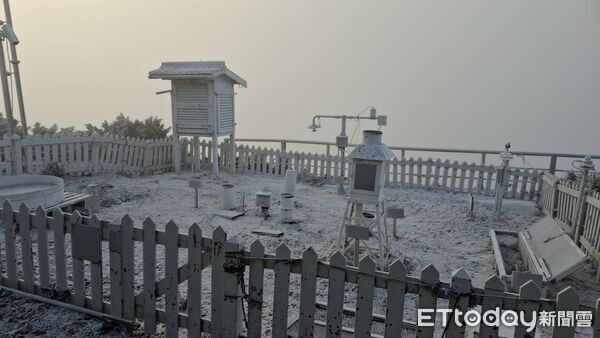 ▲▼玉山霧淞。（圖／氣象署提供）