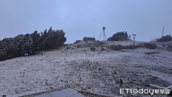▲▼玉山霧淞。（圖／氣象署提供）