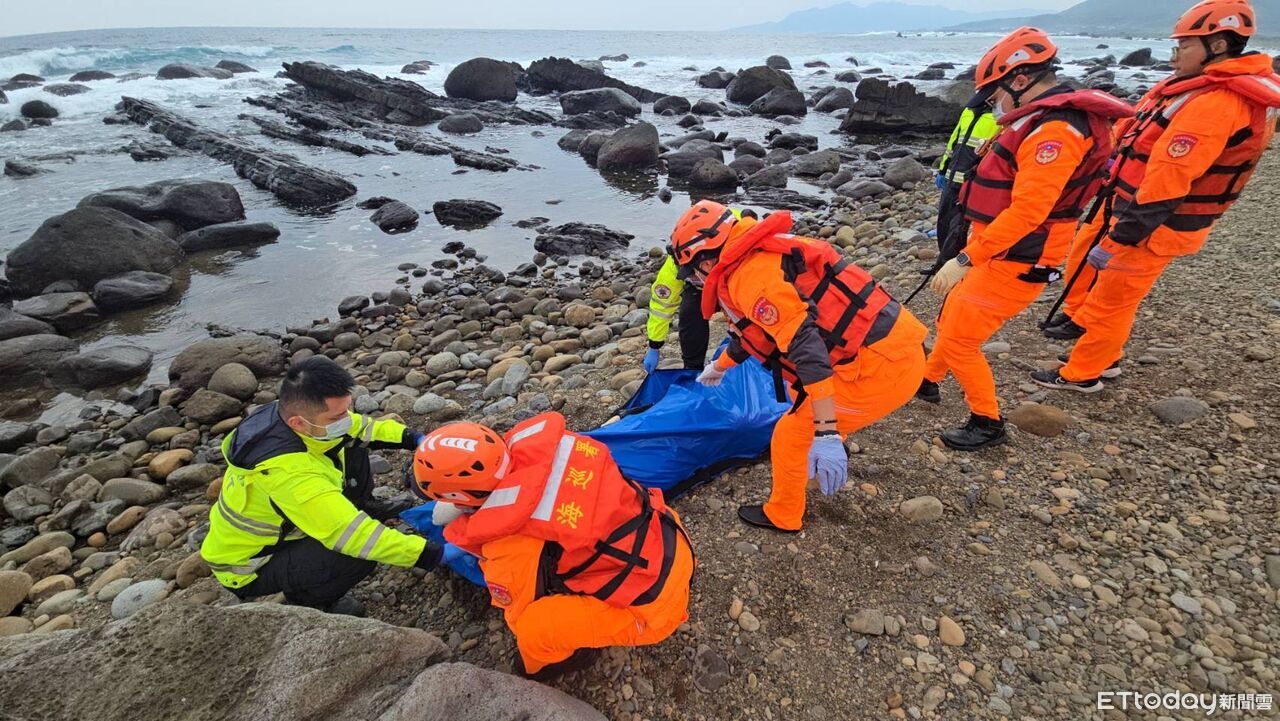 快訊/釣客元旦落海失聯!7天後遺體尋獲了 躺台2線90K岸際礁石