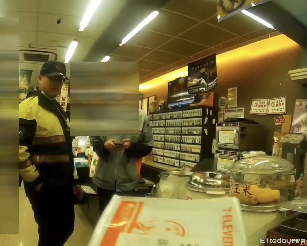 金門女被假檢察官騙寄金融卡 警急衝超商攔截包裹保住360萬