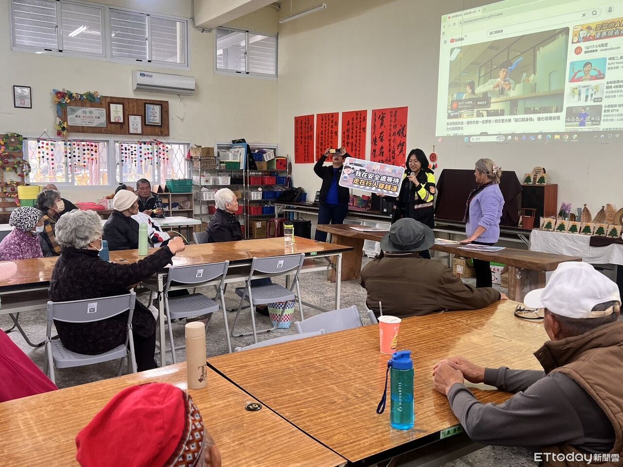 成功警分局深入社區 面對面向長者宣導交通安全