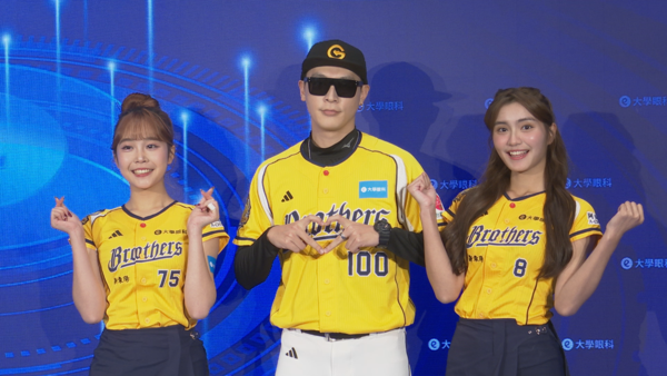 ▲▼大學眼科SMILE Pro 3.0 Max,中信兄弟啦啦隊,瑄、莎莎、應援團長Gary。（圖／記者姜國輝攝）