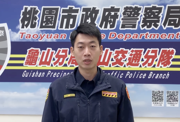 ▲龜山分局交通分隊分隊長謝坤璋說明這起外籍移工逃逸過程。（圖／龜山警方提供）