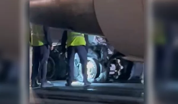 班機落地「8個輪胎集體爆胎」　乘客劇烈搖晃嚇：慶幸還活著。（圖／翻攝自X）