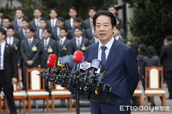 法務部調查局調查班第62期結業典禮8日於調查局舉行，總統賴清德、國安會祕書長吳釗燮、法務部長鄭銘謙、調查局長陳白立共同錫，為結業生加油打氣。會後前三名結業生藍于妙、謝孟軒、趙彥翔接受媒體聯訪。