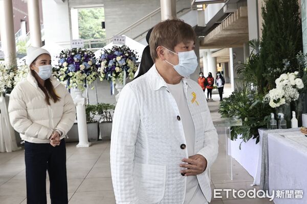 ▲▼ 胡瓜現身蕭敬騰岳父林光寧告別式 。（圖／徐文彬攝）