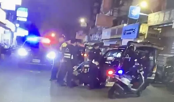 ▲龜山警方今天凌晨在龜山區中興路攔查休旅車卻拒檢逃逸，最後因故障被員警攔查到案。（圖／龜山警方提供）