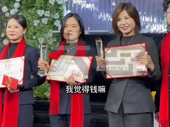 ▲該名老闆尾牙發放數十萬現金獎金。（圖／翻攝自微博）