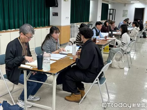 ▲台南市推出大專青年公部門寒假工讀計畫，今於永華市政中心舉辦現場報名與面試，吸引近150名學子到場。（記者林東良翻攝，下同）