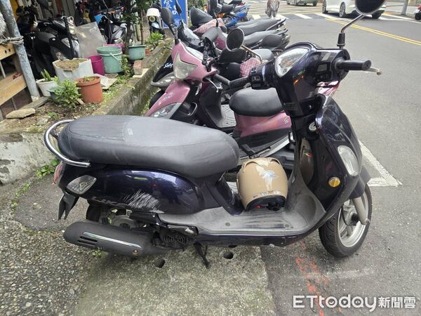 ▲蘇男騎車起步未禮讓行進中車輛，與謝女發生擦撞後倒地。（圖／記者陸運陞翻攝）