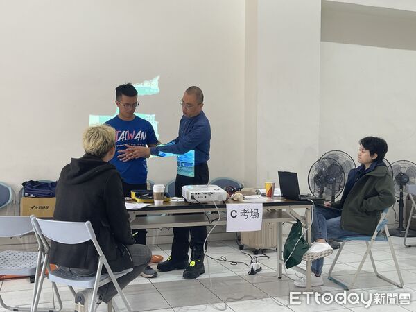 ▲台南市消防局舉辦骨內血管電鑽穿刺種子教官訓練，邀請奇美醫院急診醫師授課強化救護專業。（記者林東良翻攝，下同）