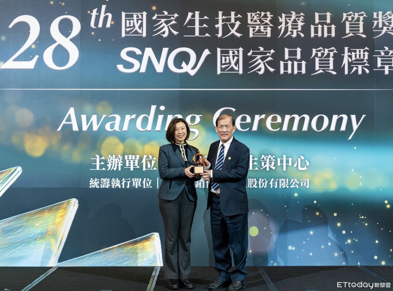SNQ最高等級肯定 中醫大附醫「永續治理+公益服務」雙獲獎