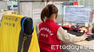 帶豬肉入境挨罰！「偷改居留證號」拒繳20萬　士林分署出手了