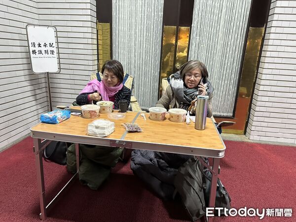 ▲▼民進黨團書記長陳培瑜、副幹事長范雲夜排議場。（圖／記者詹詠淇攝）