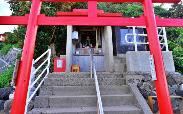 ▲▼日本山口「元乃隅神社」，123座紅色鳥居綿延至海邊，依山傍海超壯觀。（圖／部落客Mika提供）