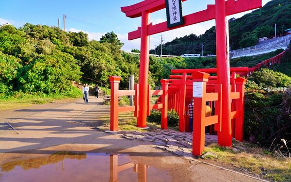 ▲▼日本山口「元乃隅神社」，123座紅色鳥居綿延至海邊，依山傍海超壯觀。（圖／部落客Mika提供）