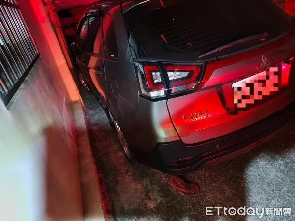 ▲▼台中男子深夜移車未歸，妻子驚見遭車門夾住。（圖／民眾提供，下同）