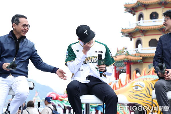 ▲▼ 黃子鵬加盟儀式   。（圖／記者黃克翔攝）