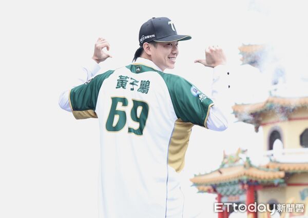 ▲▼ 黃子鵬加盟儀式  。（圖／記者黃克翔攝）