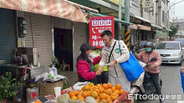 ▲民進黨台南市長初選倒數，林俊憲於黃金週末號召25位市議員分進合擊，全市同步掃街催出最後關鍵支持。（記者林東良翻攝，下同）