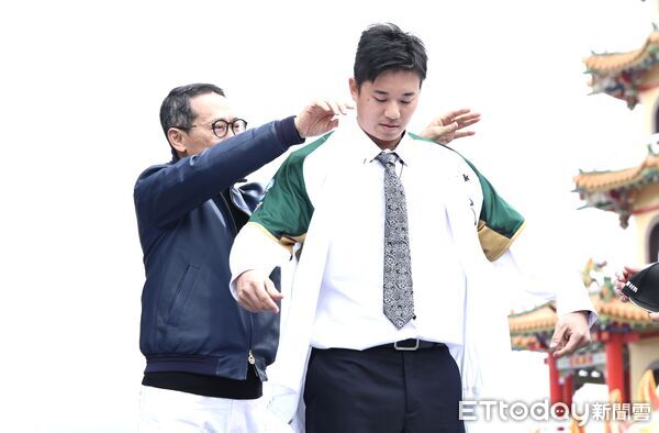 ▲▼ 黃子鵬加盟儀式。（圖／記者黃克翔攝）