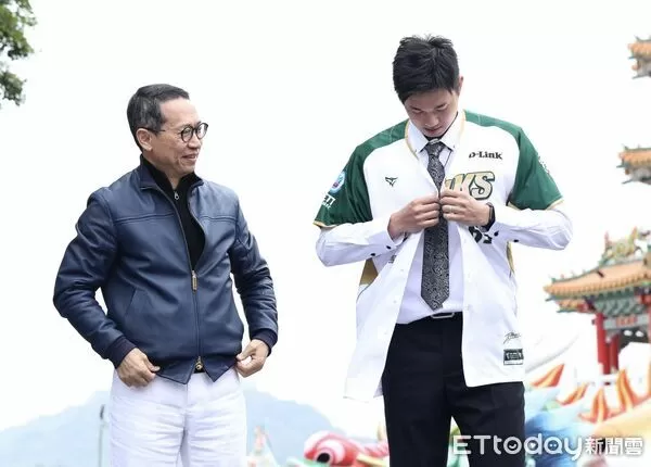 ▲▼ 黃子鵬加盟儀式。（圖／記者黃克翔攝）