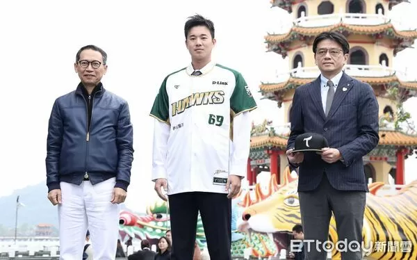 ▲▼ 黃子鵬加盟儀式。（圖／記者黃克翔攝）