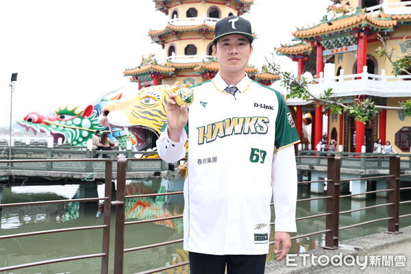 ▲▼黃子鵬加盟儀式    。（圖／記者黃克翔攝）