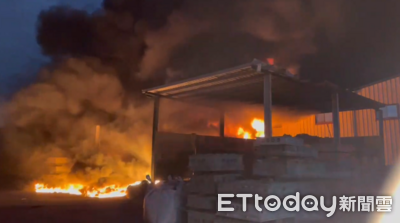 快訊／嘉義工廠傍晚火警「濃煙狂竄」！消防員緊急到場撲救