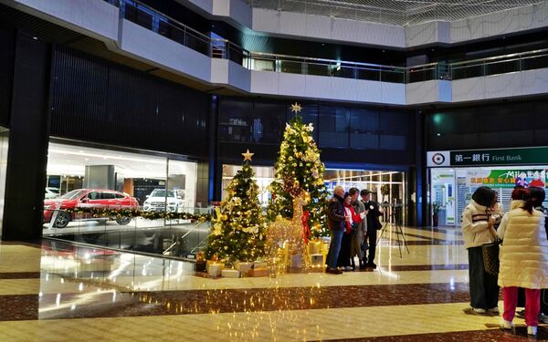 ▲▼台北松山區「SMEXY音樂餐廳」，現場Live Band駐唱，擁有250坪五星級包場空間，提供浪漫歐式料理的音樂餐酒館。（圖／部落客Mika提供）