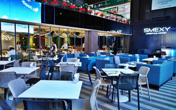 ▲▼台北松山區「SMEXY音樂餐廳」，現場Live Band駐唱，擁有250坪五星級包場空間，提供浪漫歐式料理的音樂餐酒館。（圖／部落客Mika提供）