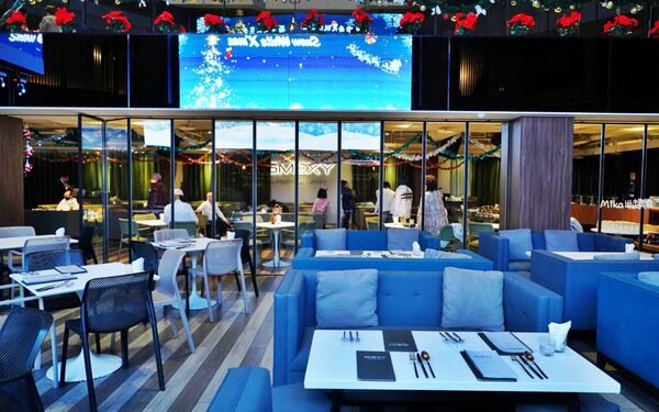 ▲▼台北松山區「SMEXY音樂餐廳」，現場Live Band駐唱，擁有250坪五星級包場空間，提供浪漫歐式料理的音樂餐酒館。（圖／部落客Mika提供）