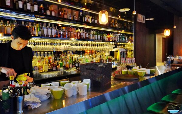 ▲▼台北松山區「SMEXY音樂餐廳」，現場Live Band駐唱，擁有250坪五星級包場空間，提供浪漫歐式料理的音樂餐酒館。（圖／部落客Mika提供）