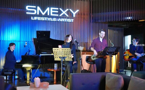 ▲▼台北松山區「SMEXY音樂餐廳」，現場Live Band駐唱，擁有250坪五星級包場空間，提供浪漫歐式料理的音樂餐酒館。（圖／部落客Mika提供）