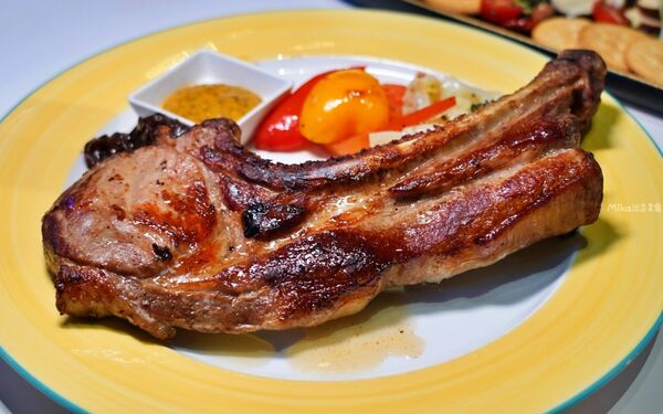 ▲▼台北松山區「SMEXY音樂餐廳」，現場Live Band駐唱，擁有250坪五星級包場空間，提供浪漫歐式料理的音樂餐酒館。（圖／部落客Mika提供）