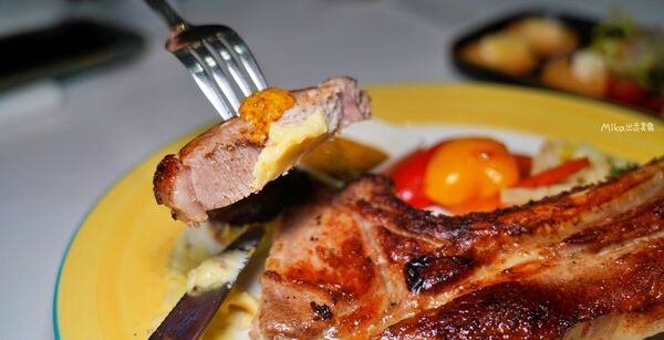 ▲▼台北松山區「SMEXY音樂餐廳」，現場Live Band駐唱，擁有250坪五星級包場空間，提供浪漫歐式料理的音樂餐酒館。（圖／部落客Mika提供）