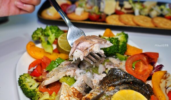 ▲▼台北松山區「SMEXY音樂餐廳」，現場Live Band駐唱，擁有250坪五星級包場空間，提供浪漫歐式料理的音樂餐酒館。（圖／部落客Mika提供）