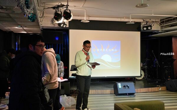 ▲▼台北松山區「SMEXY音樂餐廳」，現場Live Band駐唱，擁有250坪五星級包場空間，提供浪漫歐式料理的音樂餐酒館。（圖／部落客Mika提供）