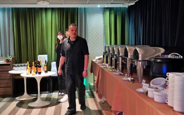 ▲▼台北松山區「SMEXY音樂餐廳」，現場Live Band駐唱，擁有250坪五星級包場空間，提供浪漫歐式料理的音樂餐酒館。（圖／部落客Mika提供）