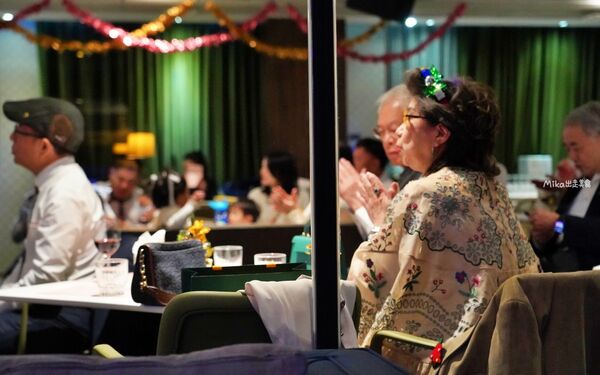 ▲▼台北松山區「SMEXY音樂餐廳」，現場Live Band駐唱，擁有250坪五星級包場空間，提供浪漫歐式料理的音樂餐酒館。（圖／部落客Mika提供）