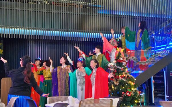 ▲▼台北松山區「SMEXY音樂餐廳」，現場Live Band駐唱，擁有250坪五星級包場空間，提供浪漫歐式料理的音樂餐酒館。（圖／部落客Mika提供）