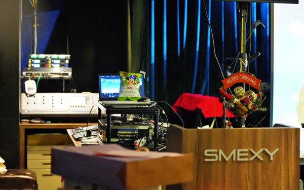 ▲▼台北松山區「SMEXY音樂餐廳」，現場Live Band駐唱，擁有250坪五星級包場空間，提供浪漫歐式料理的音樂餐酒館。（圖／部落客Mika提供）