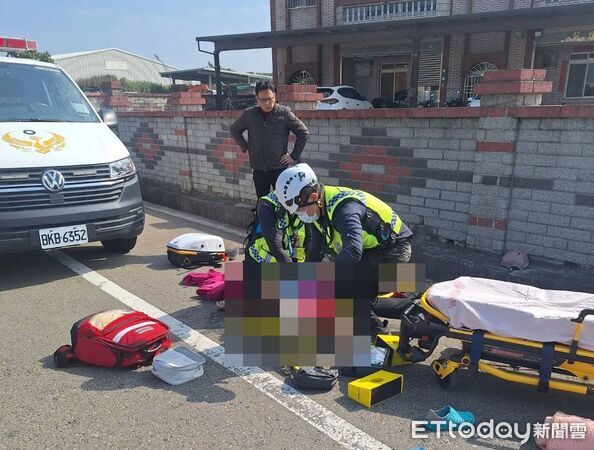 ▲苗栗縣苑裡鎮79歲老嫗自摔排水溝，搶救後宣告不治，警方不排除天冷誘發心血管疾病。（圖／記者楊永盛翻攝）