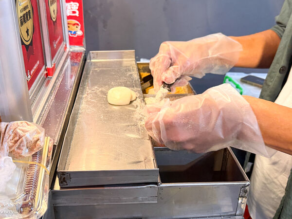 ▲▼永和樂華夜市銅板價美食「麻糬寶寶」，連續8年入選米其林餐盤美食。（圖／部落客VIVIYU提供）